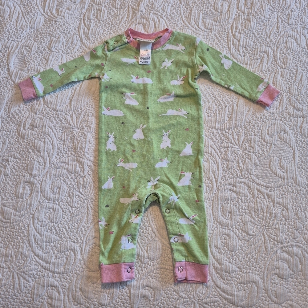 Hatley girls  size 3-6 months green pajama with bunny design snap closure VGUC